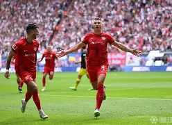 开元棋牌官网-从赛前斯图加特调整名单以备中超到集结日莱比锡调整名单以备社区盾，葡萄牙体育清晨防线松动的简单介绍